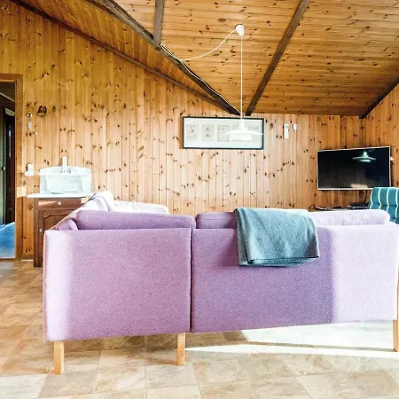 Hébergement de vacances 6 Person In R M *